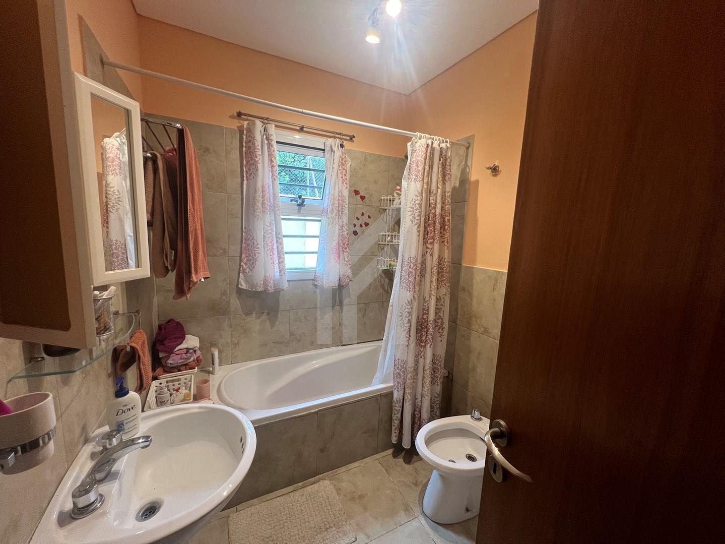 Foto de APTO CREDITO! DOS AMBIENTES CON DOBLE COCHERA Y JARDIN DE USO EXCLUSIVO, imagen 1