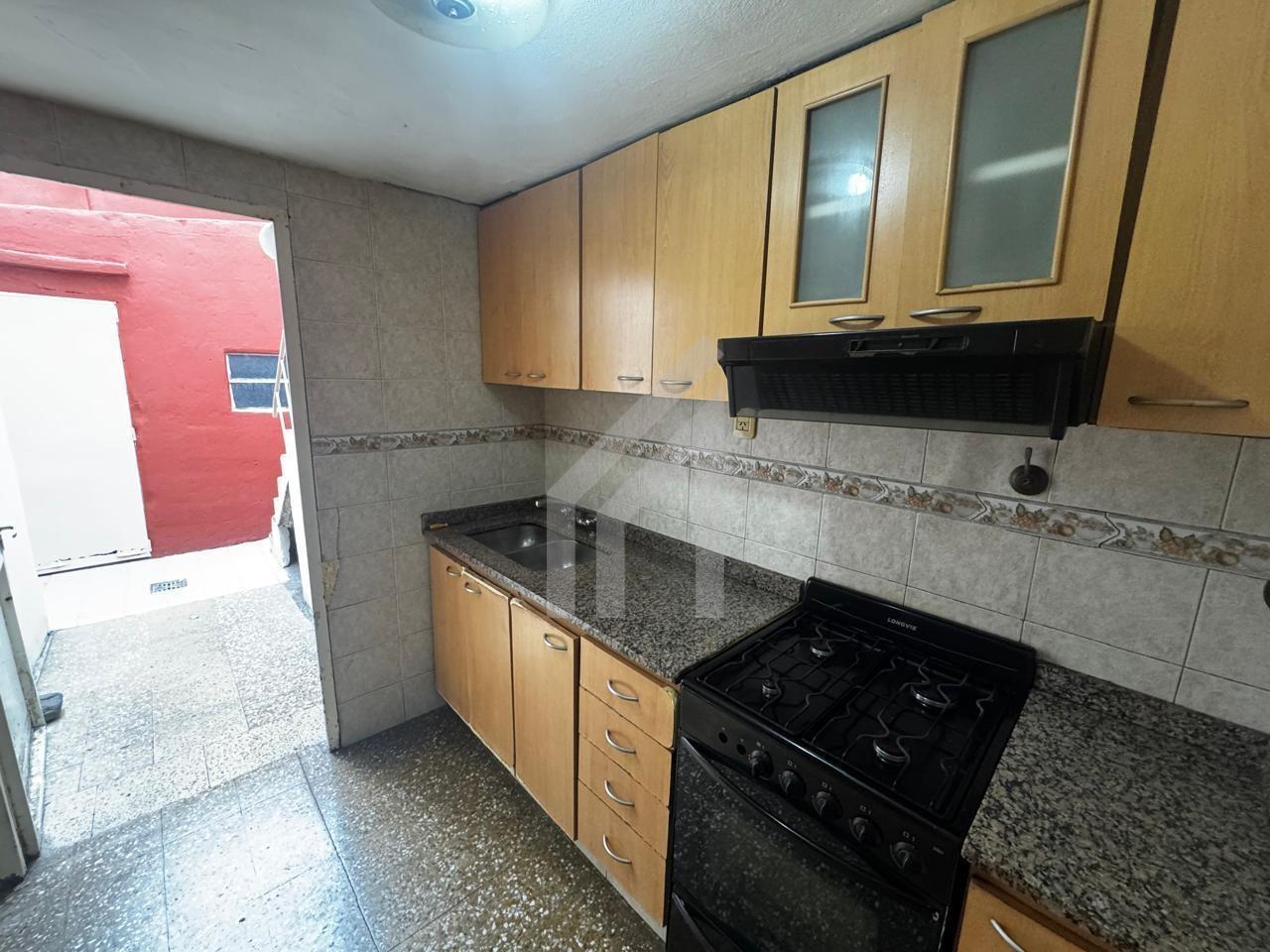 Foto de PH en venta a reciclar en Versalles, Capital Federal, Buenos Aires, imagen 2