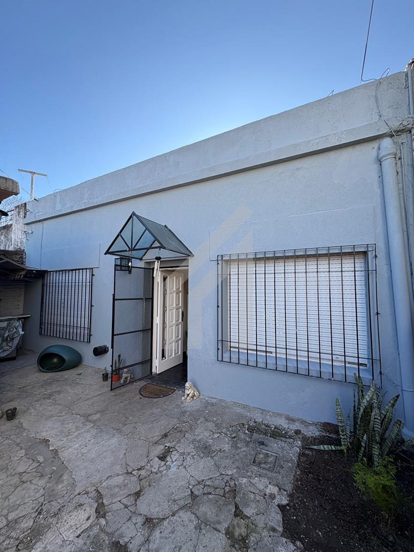 Foto de Casa en Venta 3 ambientes con cochera descubierta, lote 8,66 x 30 en, imagen 3