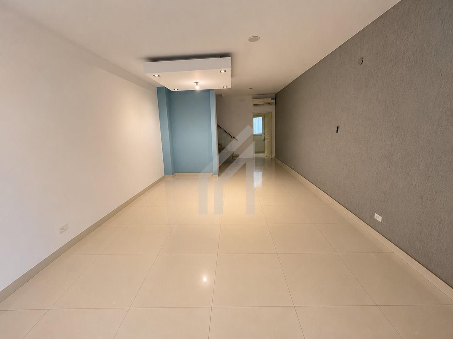 Foto de Venta Casa Triplex 4 ambientes con terraza y piscina en Saavedra, imagen 3