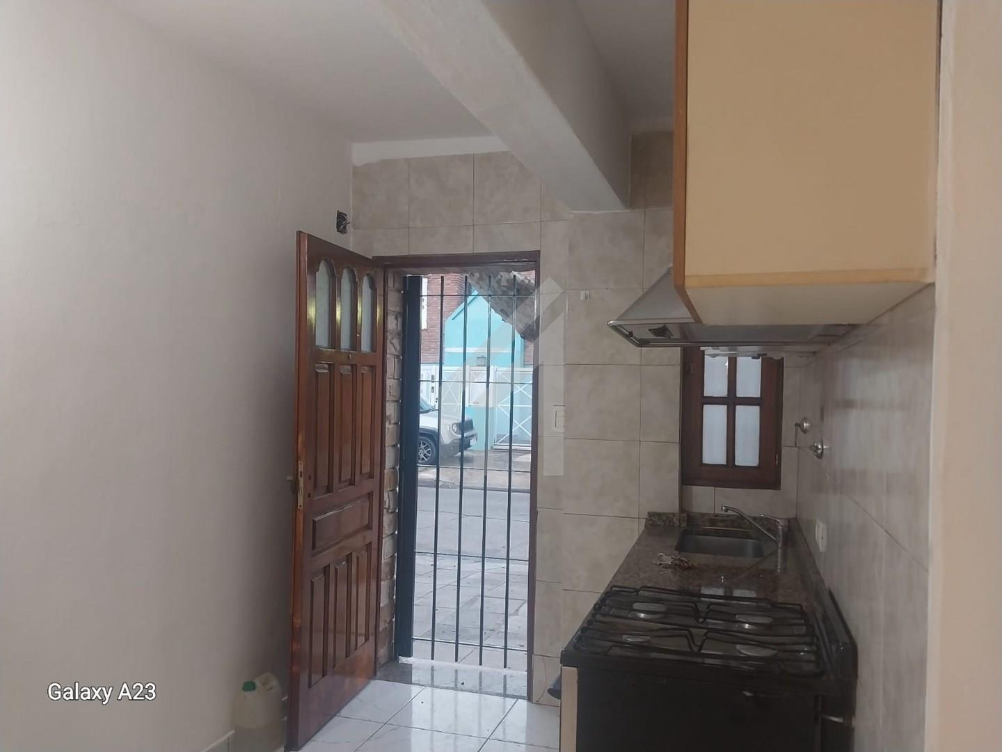 Foto de Departamento PH en Alquiler en Remedios De Escalada, Lanús, G.B.A. Zona, imagen 1