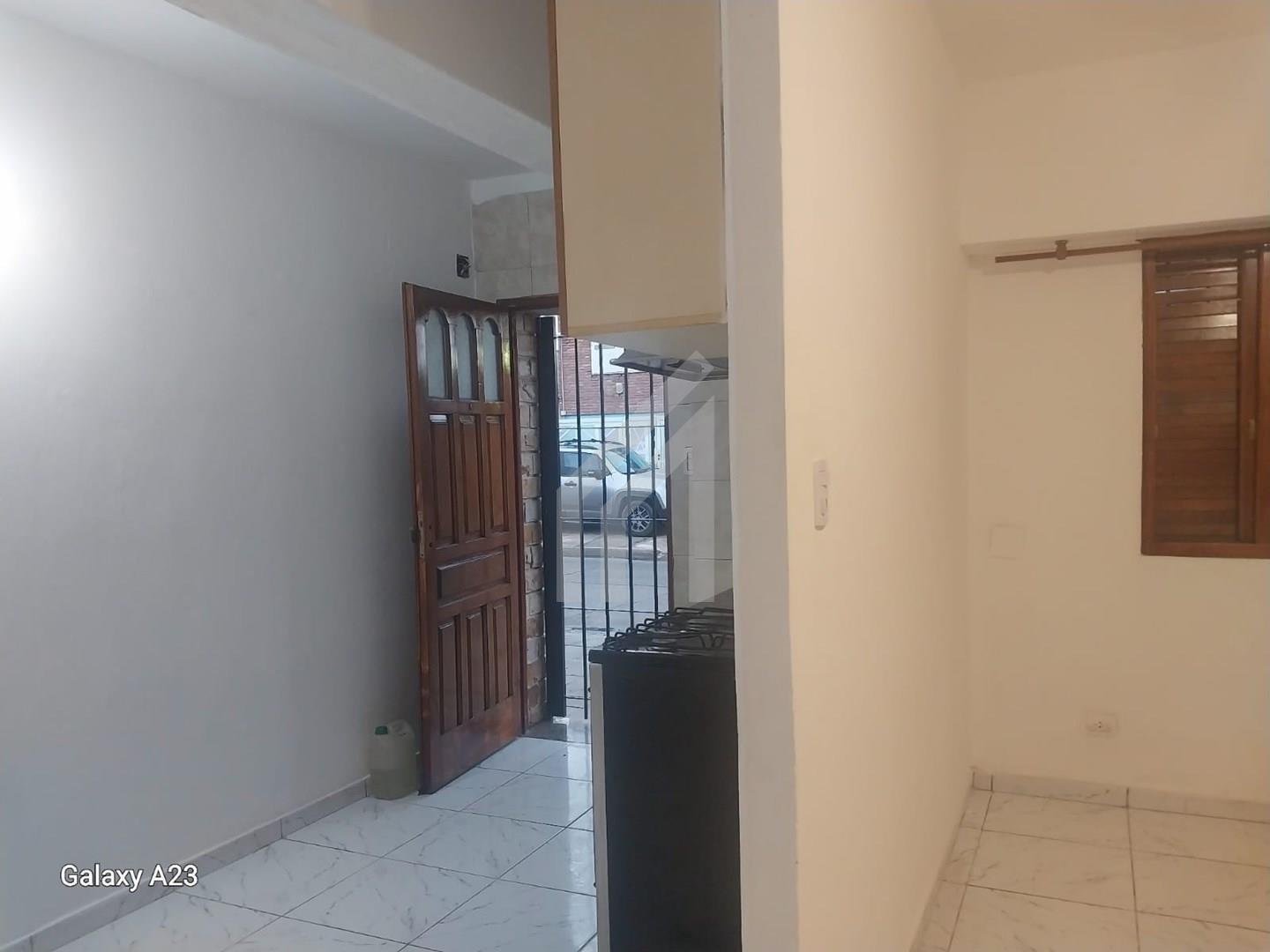 Foto de Departamento PH en Alquiler en Remedios De Escalada, Lanús, G.B.A. Zona, imagen 2
