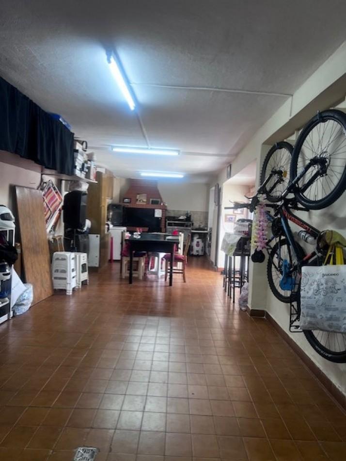 Venta en Mdp. Chalet de 4 Amb. con Patio, Garaje y Trotadora P/ Vs. Autos y Quincho. Zona Alberti 4