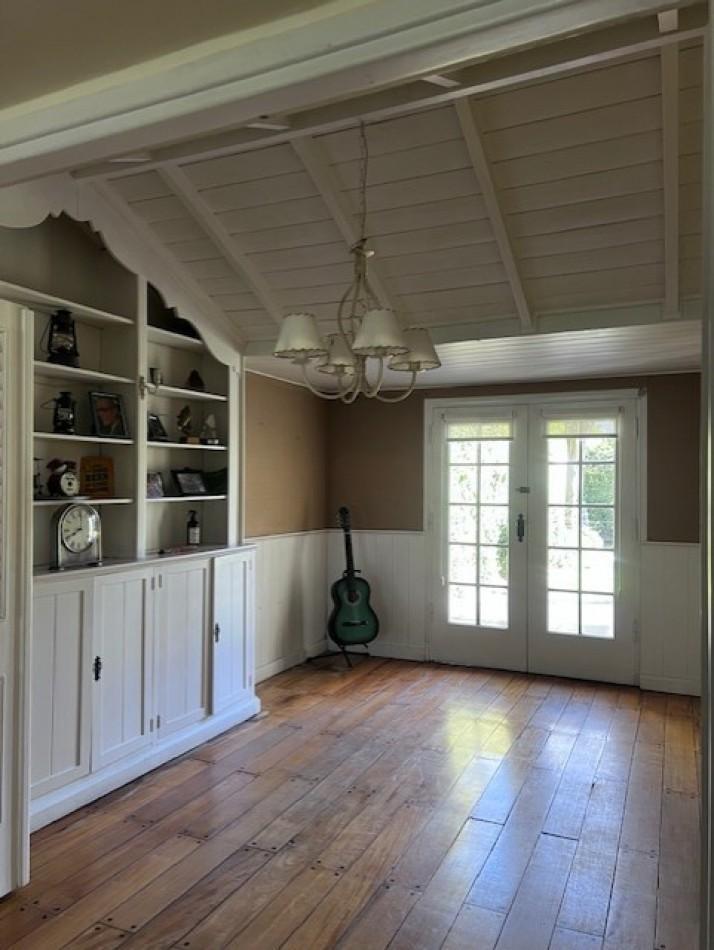 Venta Importante Chalet de 5 Amb. Garaje, Parque y Piscina, Ubicada en Zona de Privilegio, a Pocas 5