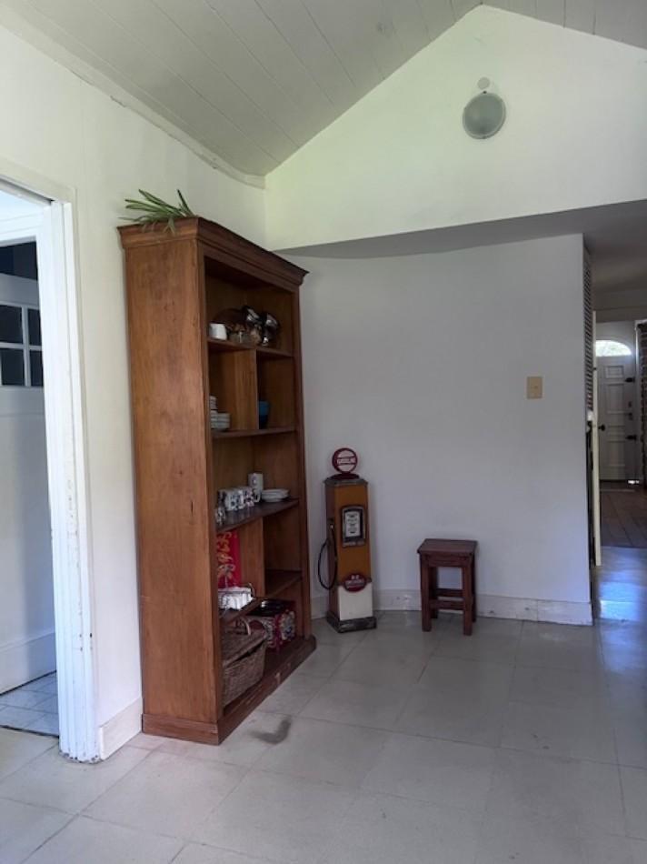 Venta Importante Chalet de 5 Amb. Garaje, Parque y Piscina, Ubicada en Zona de Privilegio, a Pocas 2