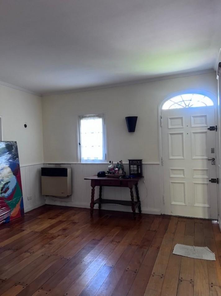 Venta Importante Chalet de 5 Amb. Garaje, Parque y Piscina, Ubicada en Zona de Privilegio, a Pocas 2