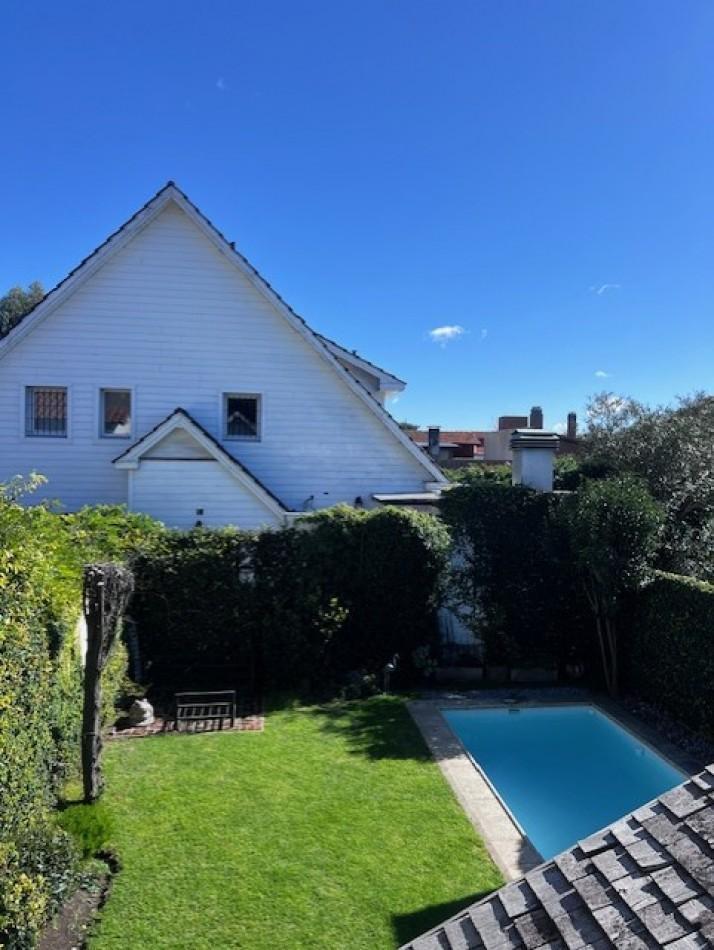 Venta Importante Chalet de 5 Amb. Garaje, Parque y Piscina, Ubicada en Zona de Privilegio, a Pocas 5