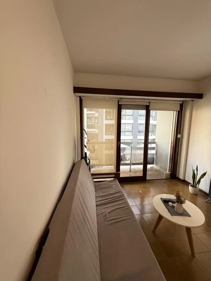 Dos ambientes en alquiler La Perla 1