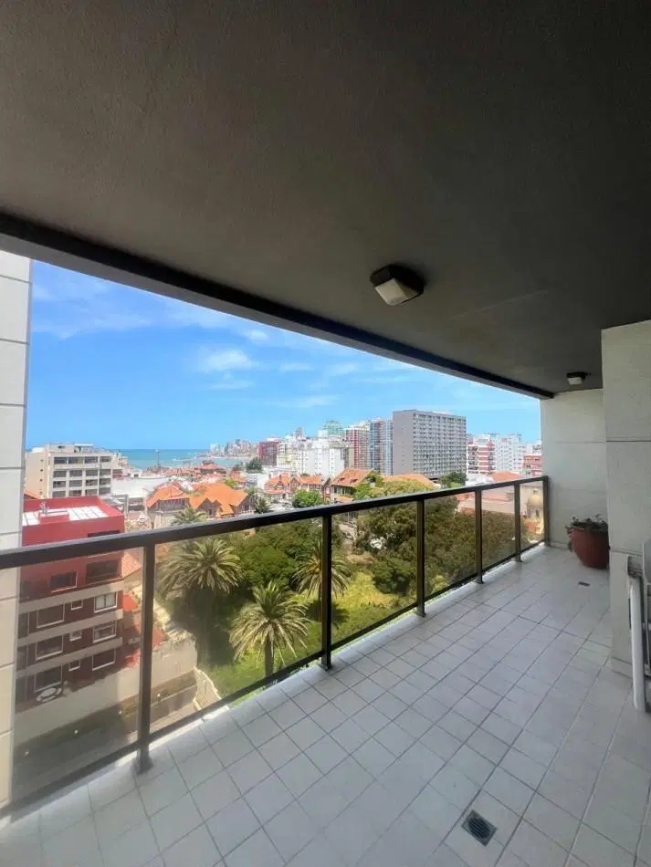 ALQUILER 24 MESES, MDP, IMPACTANTE PISO DE 3 AMB. LIVING COMEDOR, COCINA COMEDOR, LAVADERO , BALCONE 2