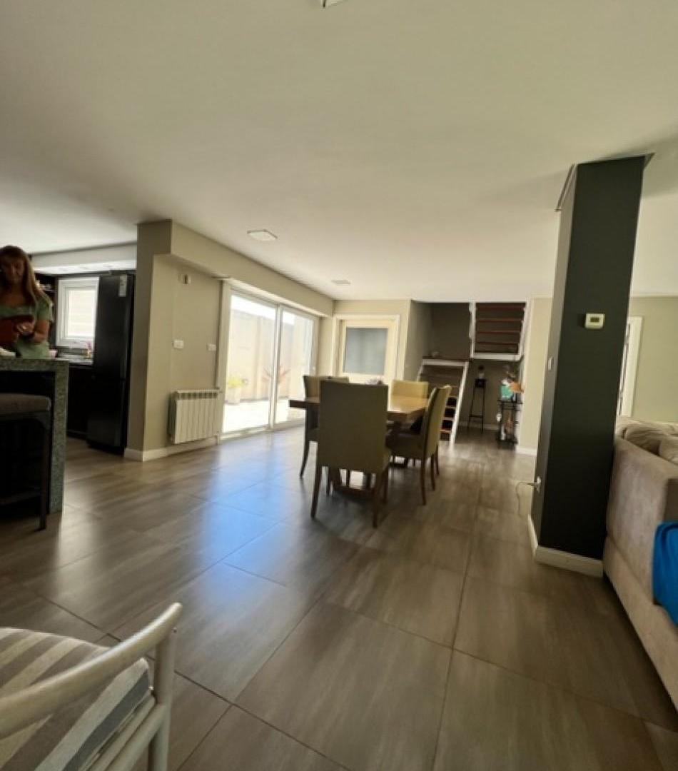 Foto de VENTA| CASA| 4 AMBIENTES| PARQUE LURO, imagen 2
