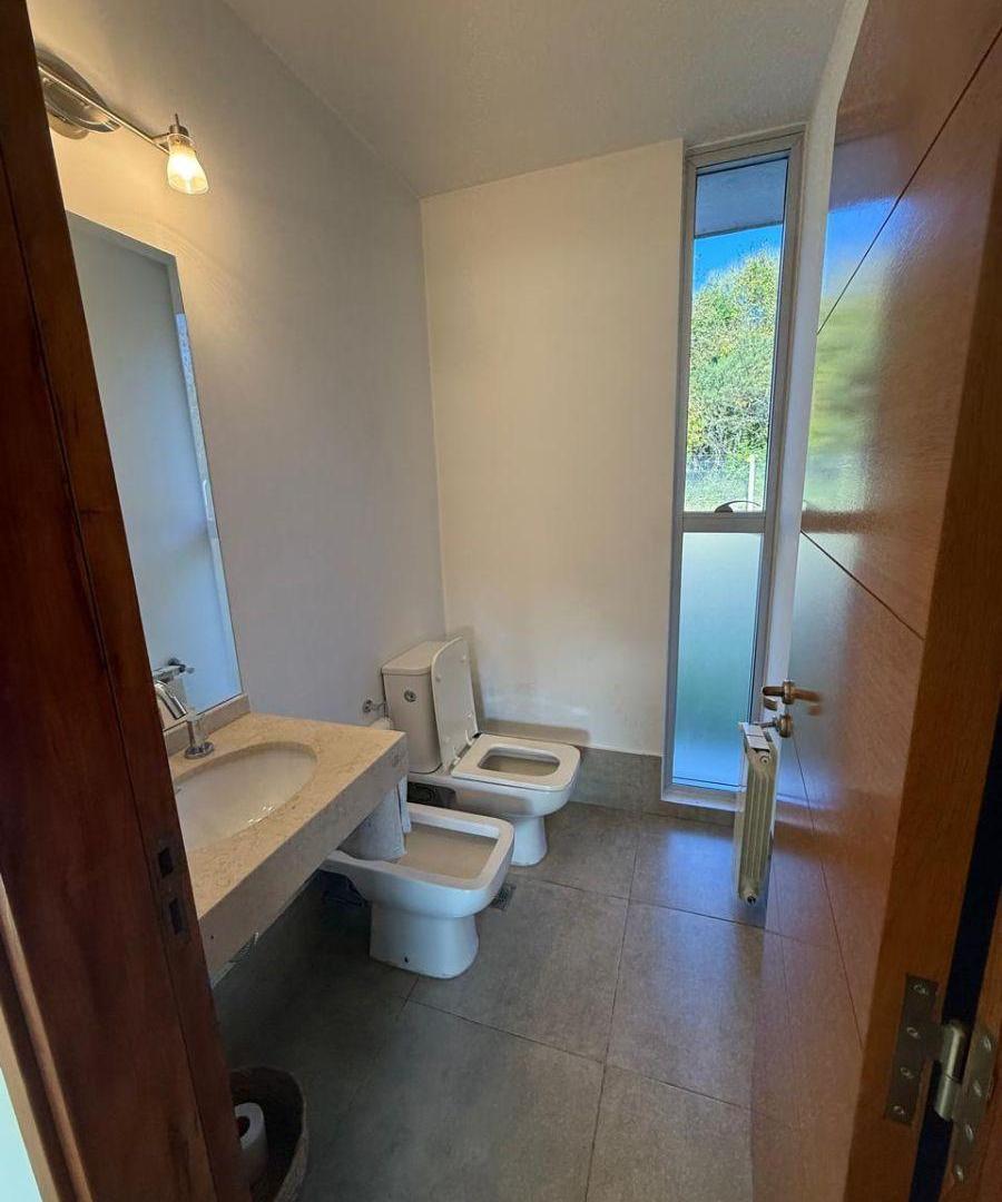 Foto de Casa en alquiler en barrio Jardín Inglés – 2 dormitorios, pileta y, imagen 3