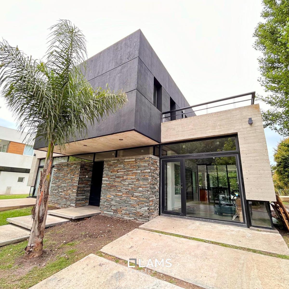 Moderna casa de diseño en venta en Arenas Del Sur
