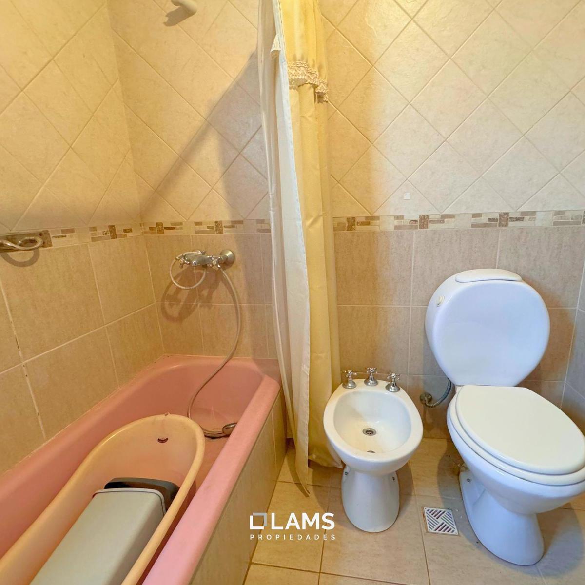 Chalet 4 Ambientes en Venta - Barrio Chauvin. Apto Crédito 3