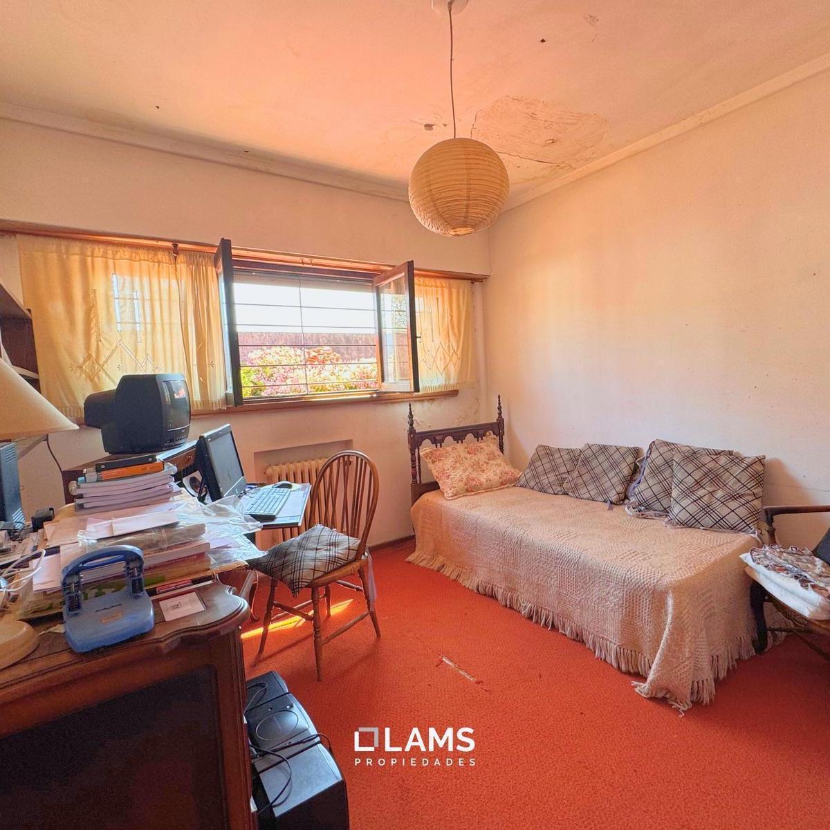 Chalet 4 Ambientes en Venta - Barrio Chauvin. Apto Crédito 4