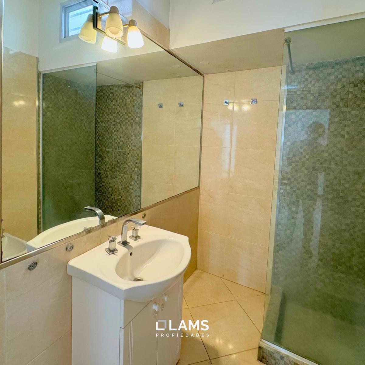 Venta en Block Chalet 4 Ambs 2 Deptos - Barrio Chauvin 2