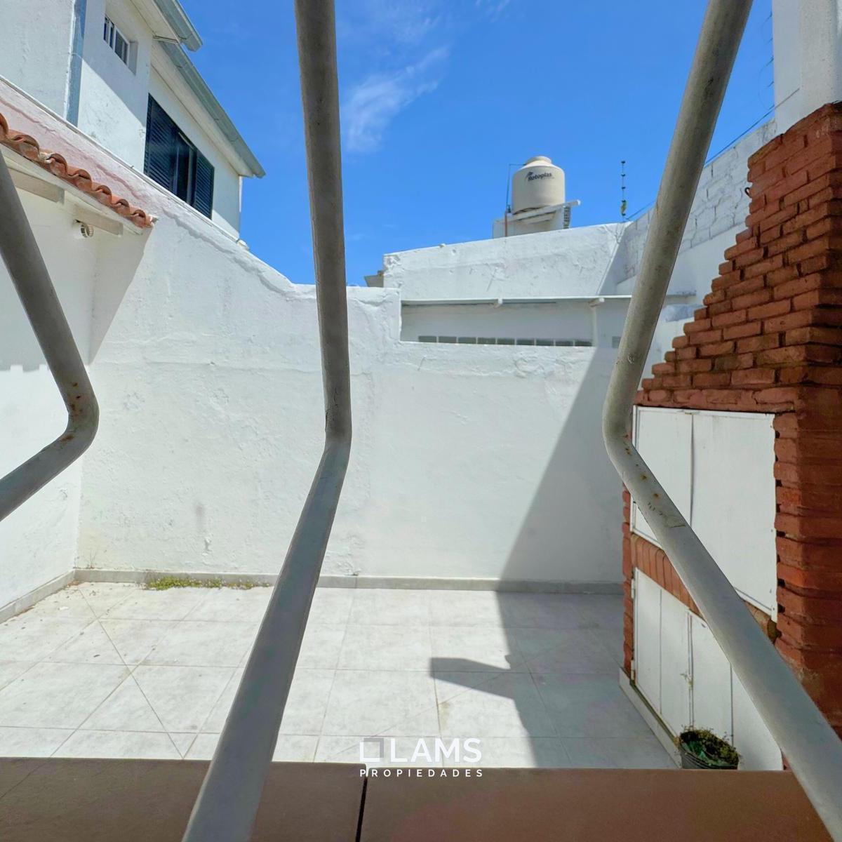 Venta en Block Chalet 4 Ambs 2 Deptos - Barrio Chauvin 1