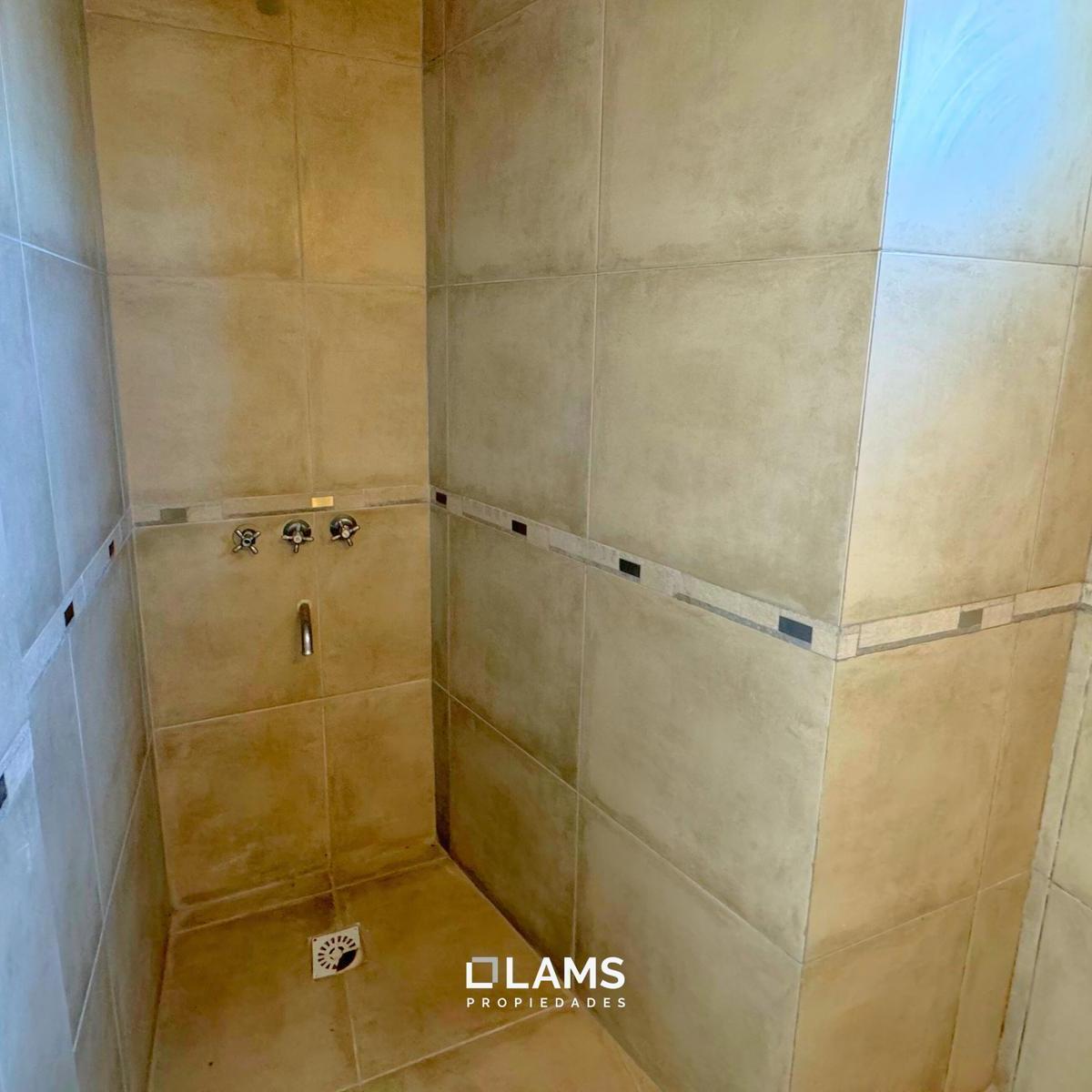 Venta en Block Chalet 4 Ambs 2 Deptos - Barrio Chauvin 3