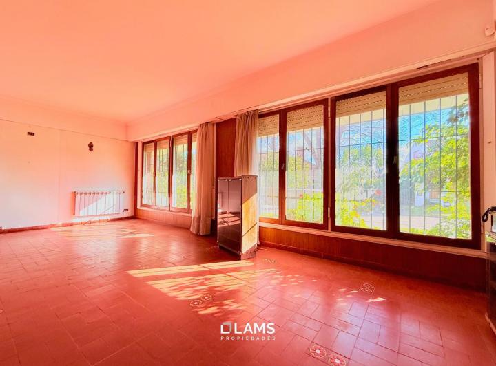 Casa de 8 ambientes en Venta - Zona Pinos de Anchorena 4