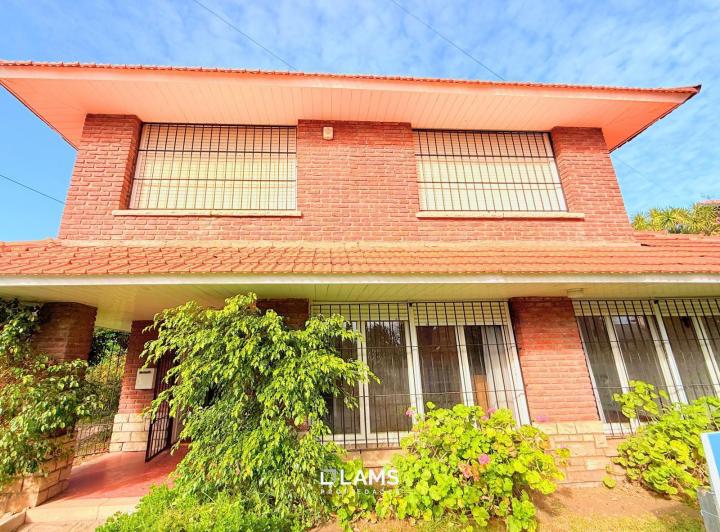 Casa de 8 ambientes en Venta - Zona Pinos de Anchorena 3