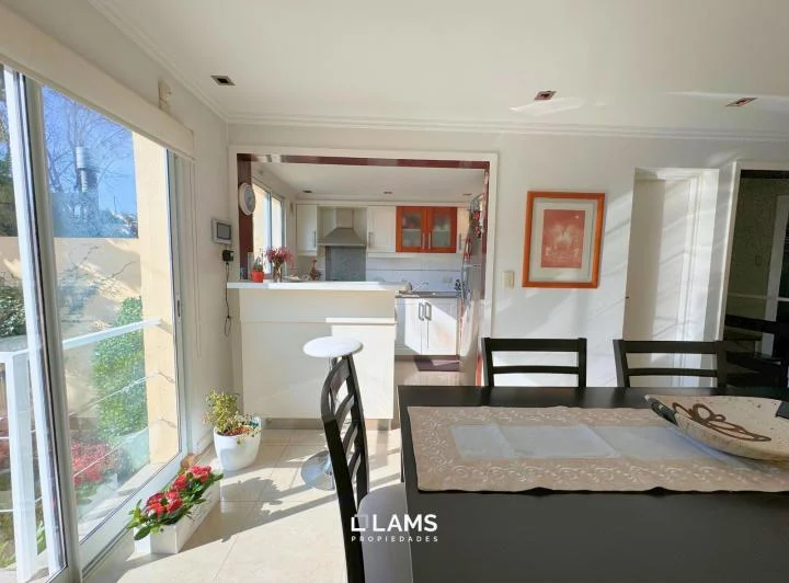 Duplex de 4 ambientes en VENTA - Barrio Chauvin 3