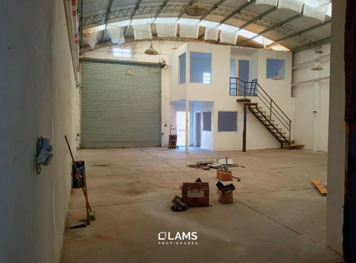 Alquiler Galpón 210 m2 - Barrio Villa Primera 1