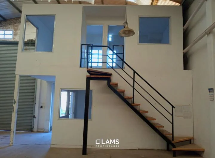 Alquiler Galpón 210 m2 - Barrio Villa Primera 4
