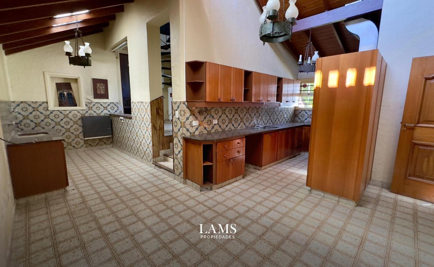 Venta - Casa 6 ambientes con cochera - Lomas de Stella Maris