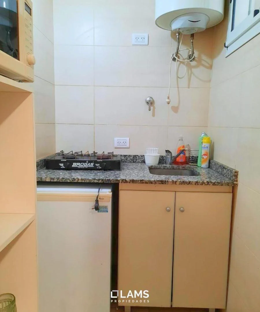 Foto de Alquiler Marzo a Diciembre - Departamento 2 ambientes - Macrocentro, imagen 2