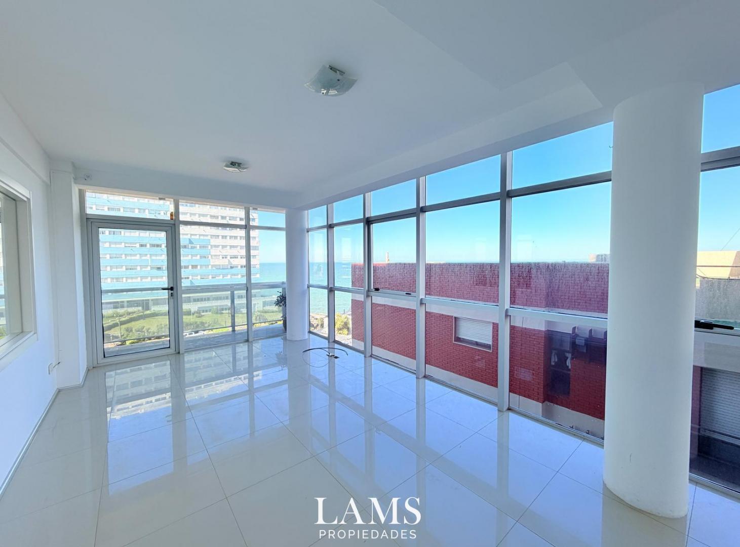 Venta /Alquiler 12 meses -  Departamento 3 amb con vista al mar - Playa Chica