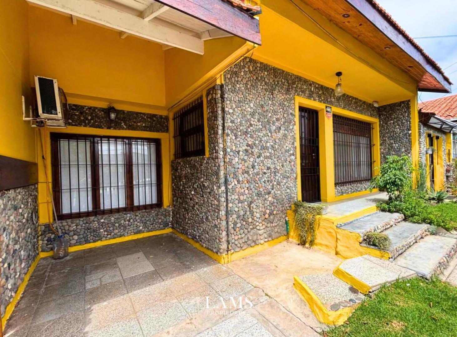 Venta - Casa en PH con parrilla - Punta mogotes