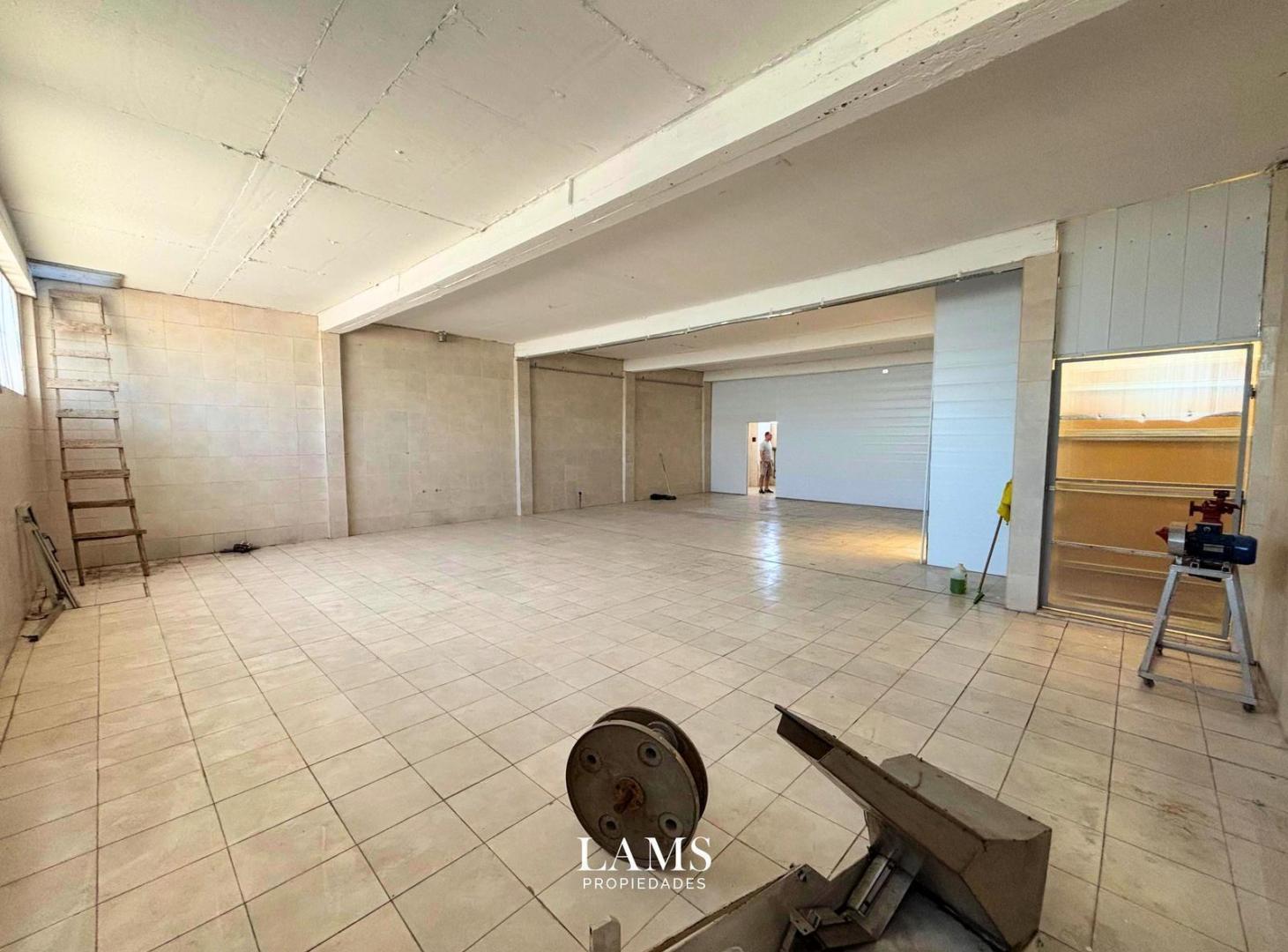 Foto de Amplio galón en Alquiler y Venta - Barrio Bernardino Rivadavia, imagen 3