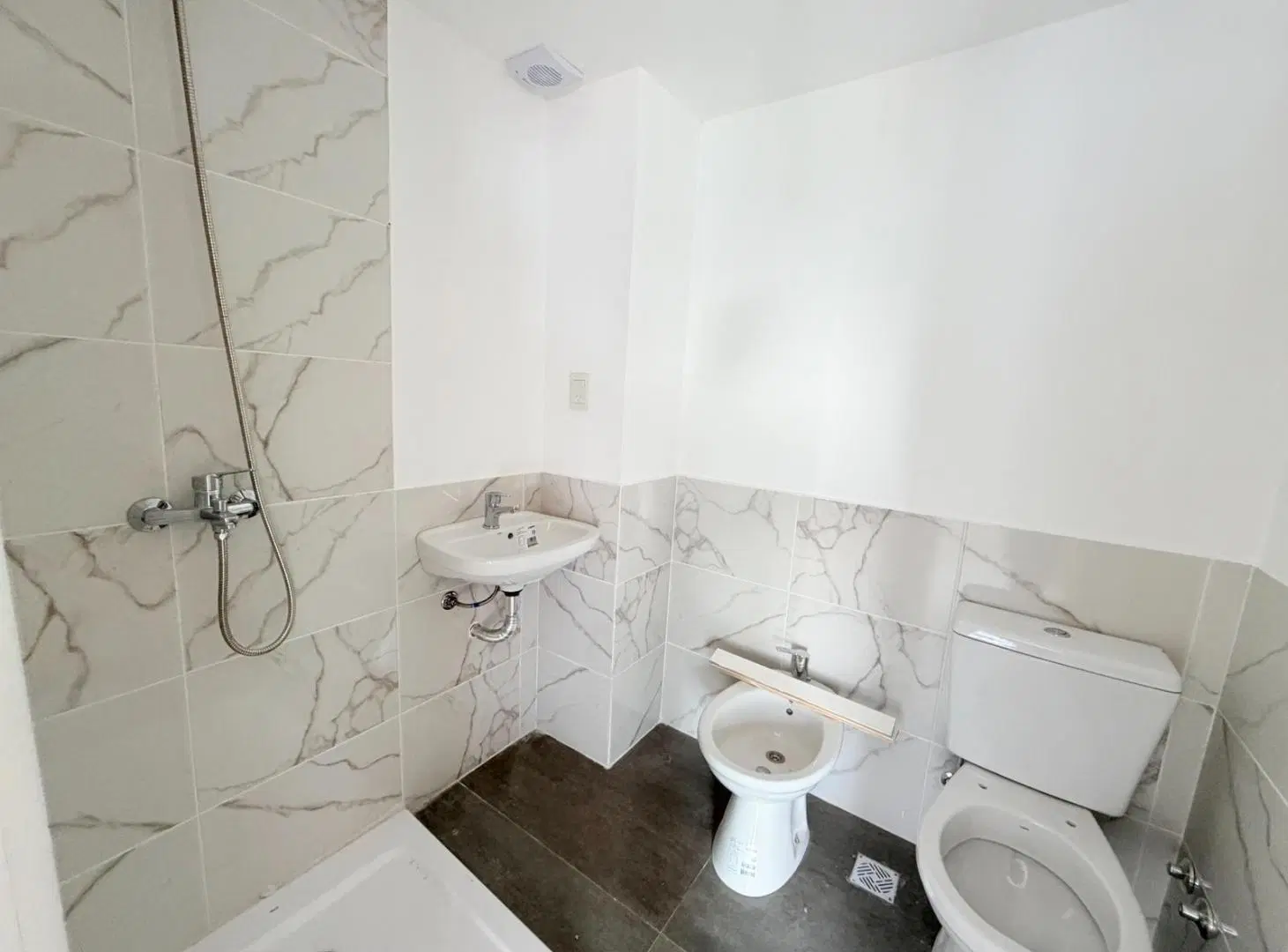Alquiler - Departamento 1 ambiente con balcón - La Perla 3