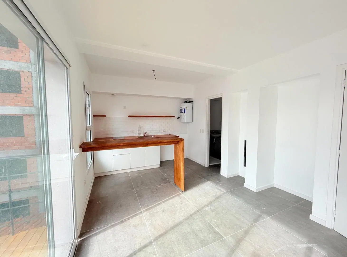 Alquiler - Departamento 1 ambiente con balcón - La Perla 2