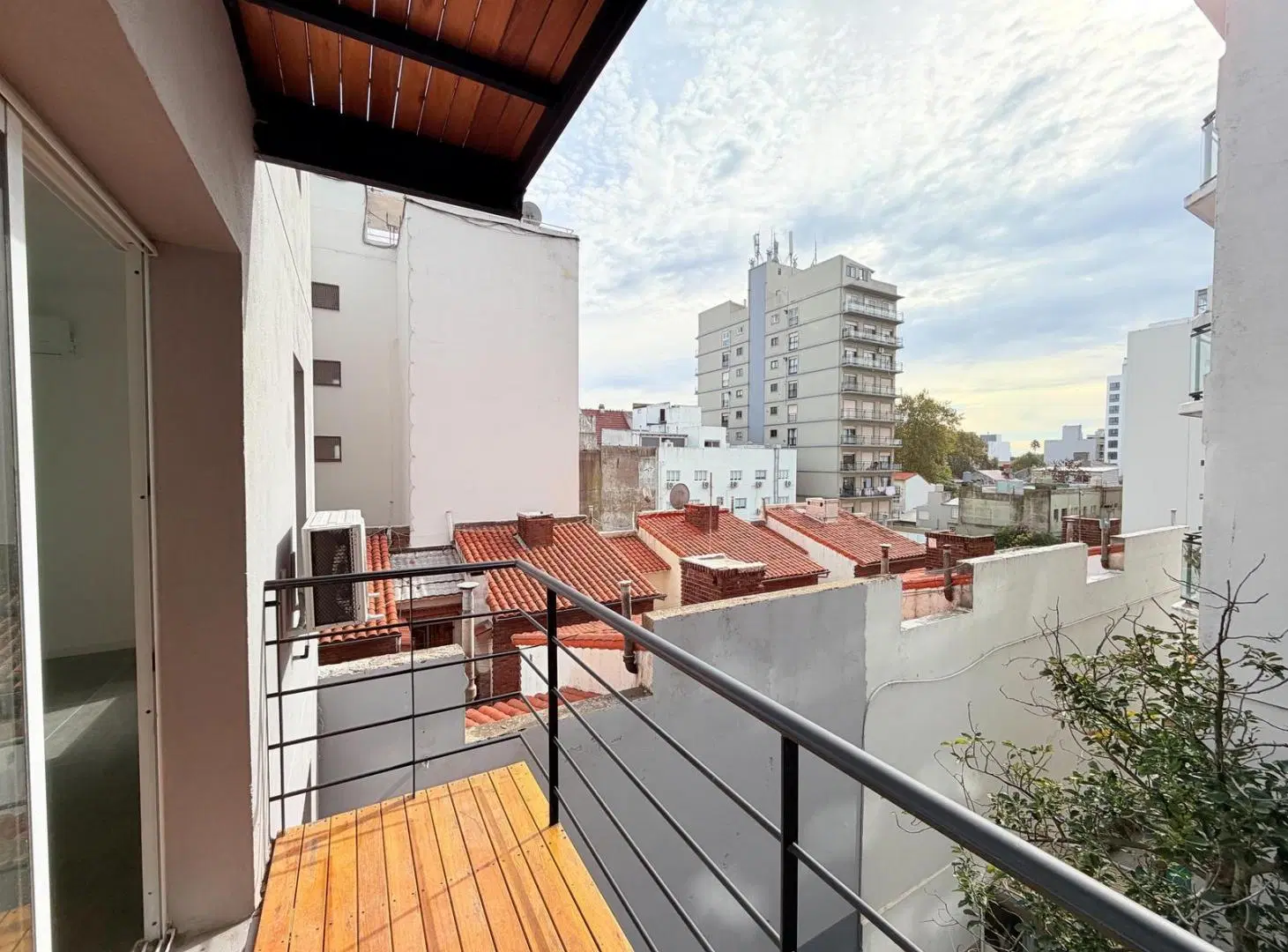 Alquiler - Departamento 1 ambiente con balcón - La Perla 4
