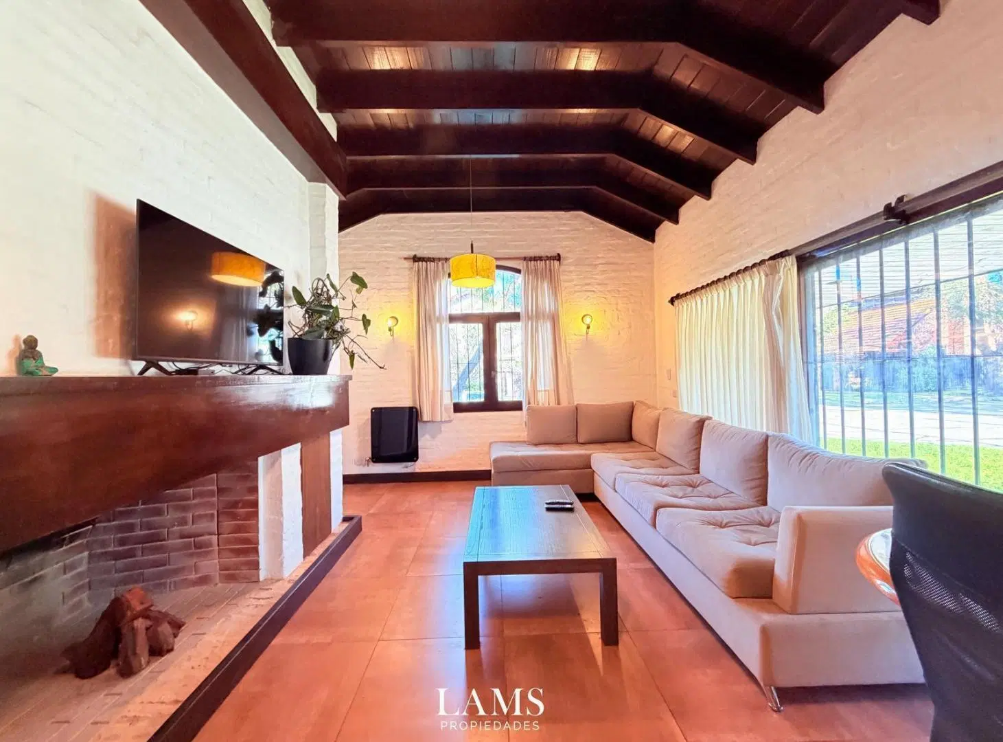 Venta - Chalet 4 ambientes Con Cochera  - Barrio San Carlos 5