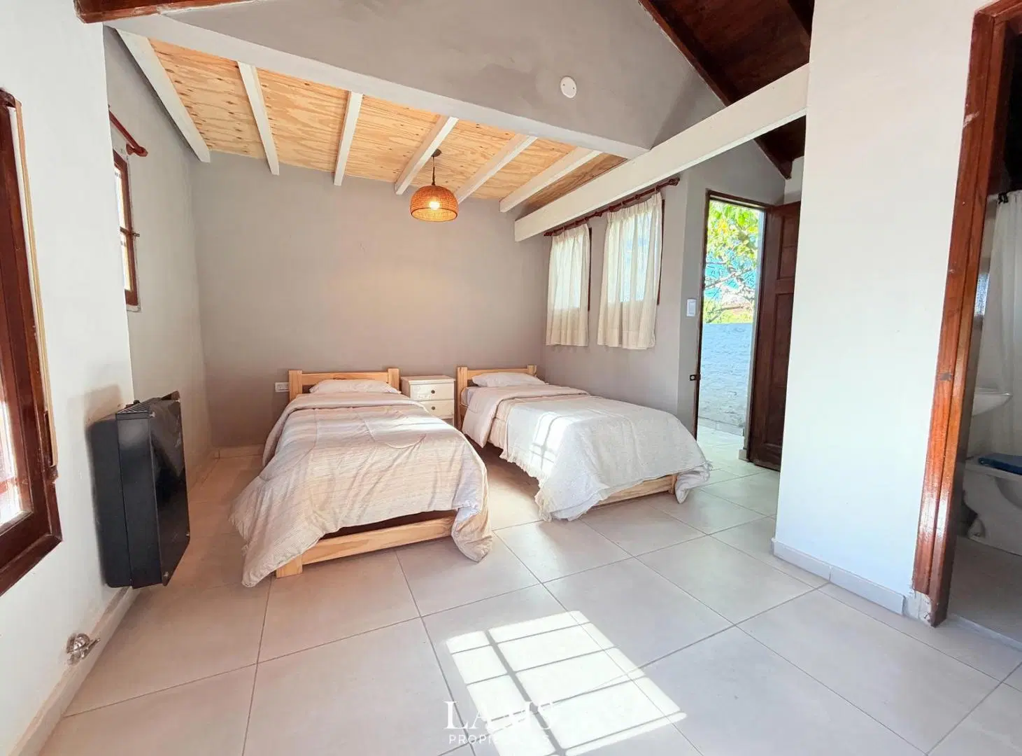 Venta - Chalet 4 ambientes Con Cochera  - Barrio San Carlos 2