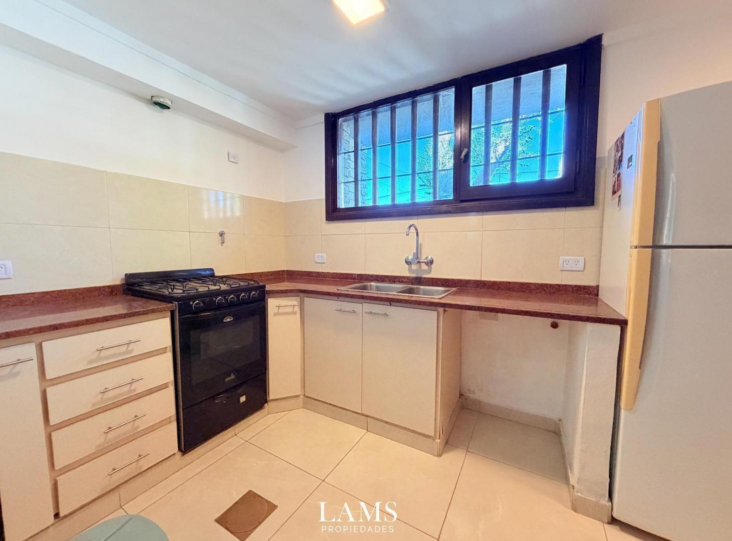 Venta - Chalet 4 ambientes Con Cochera - Barrio San Carlos