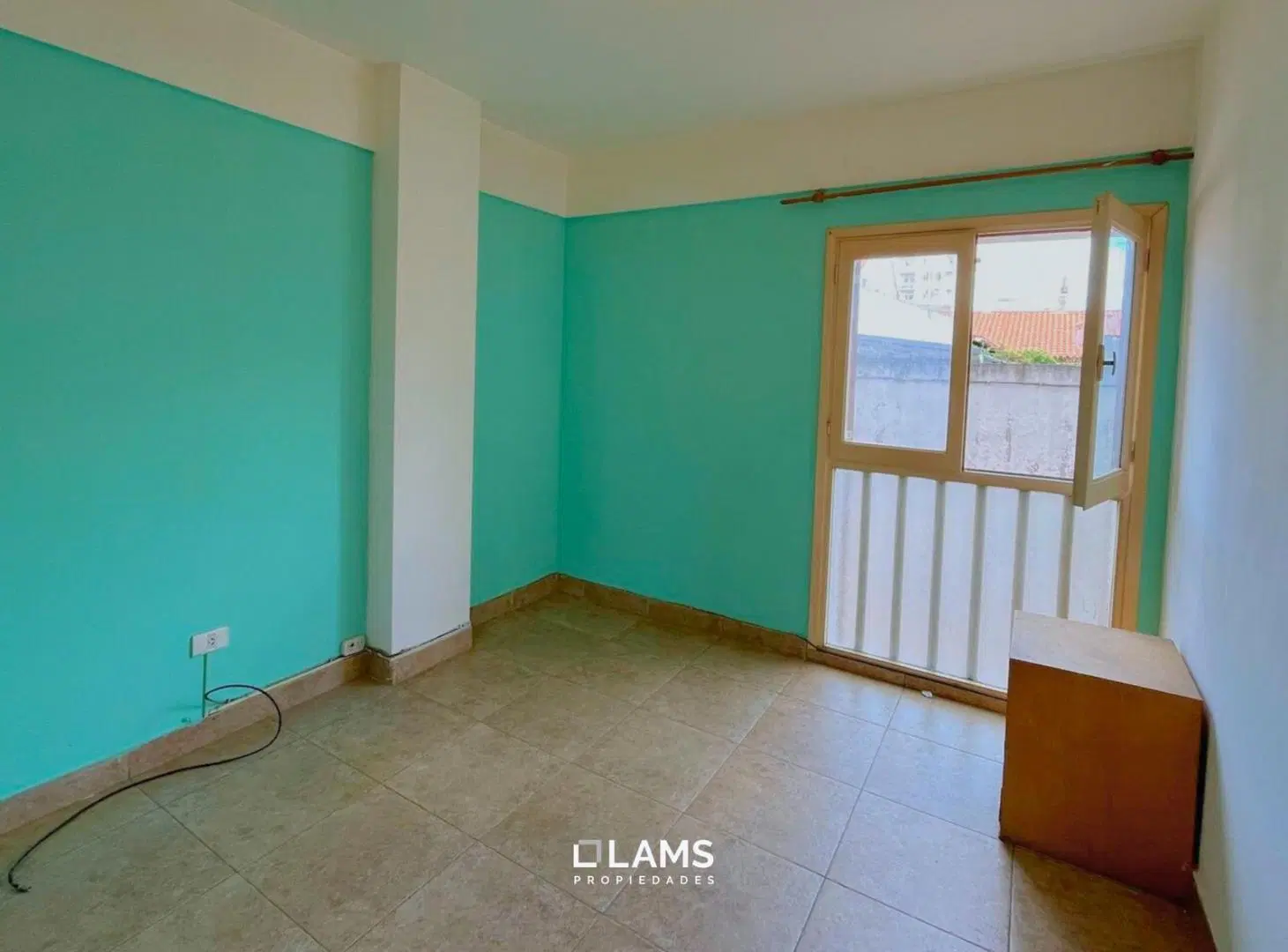 Departamento en Venta - 2 ambientes con balcón lateral y cochera cubierta - Zona Macrocentro 3