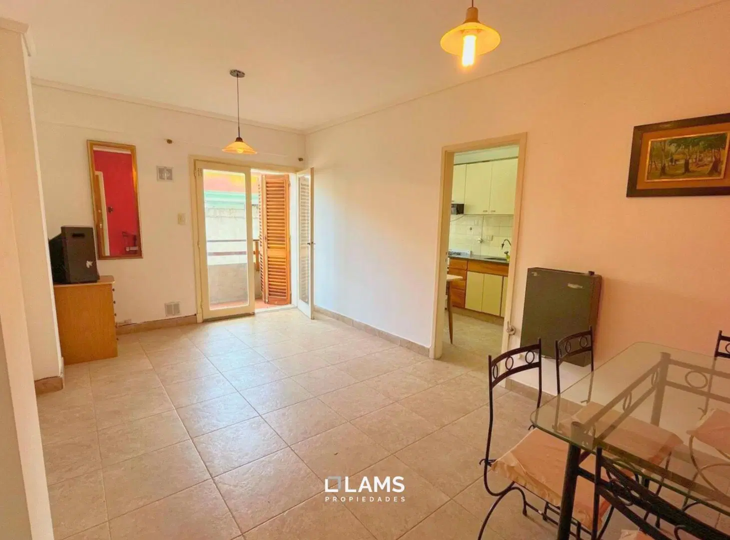 Departamento en Venta - 2 ambientes con balcón lateral y cochera cubierta - Zona Macrocentro 1
