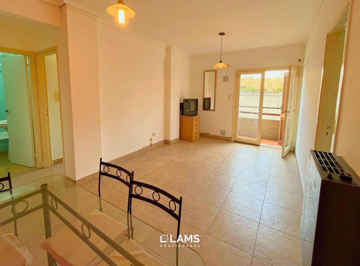 Departamento en Venta - 2 ambientes con balcón lateral y cochera cubierta - Zona Macrocentro