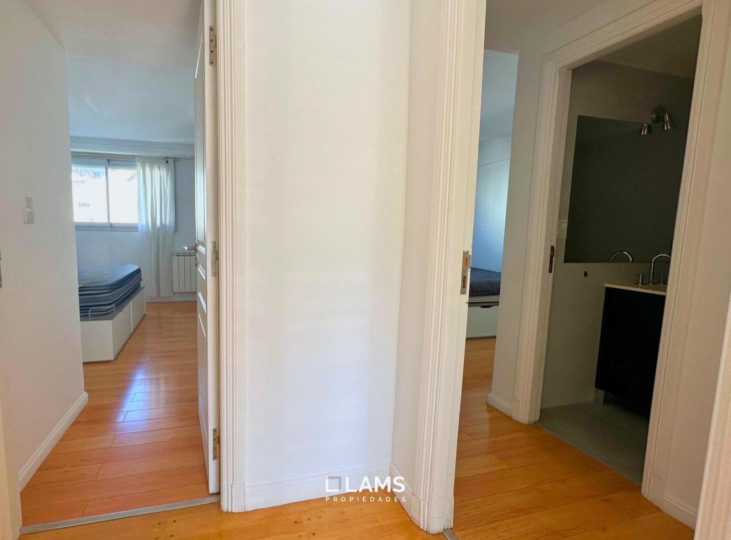 Foto de Venta - Departamento 3 ambientes con cochera - Zona Plaza Mitre, imagen 2