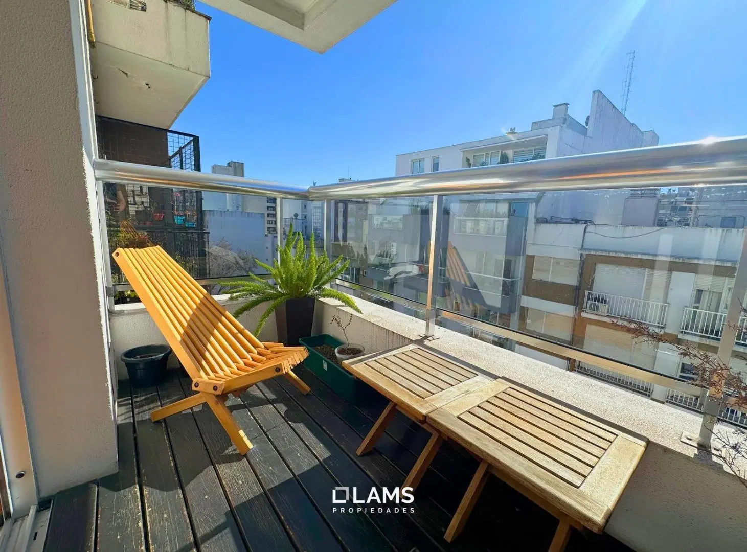 Venta - Departamento 3 ambientes con cochera  - Zona Plaza Mitre 2