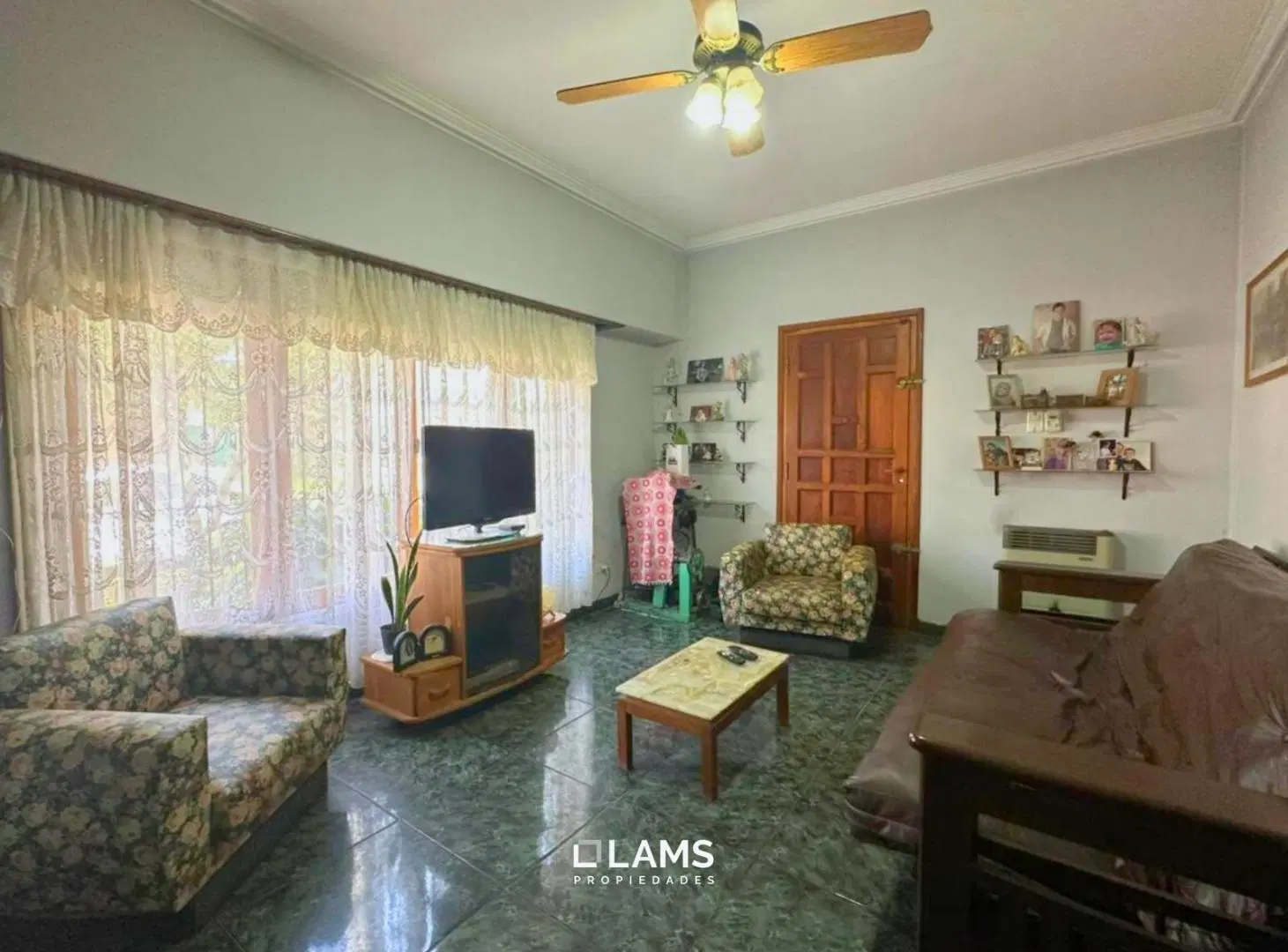 Venta - Casa 4 ambientes - Zona Los Pinares 3