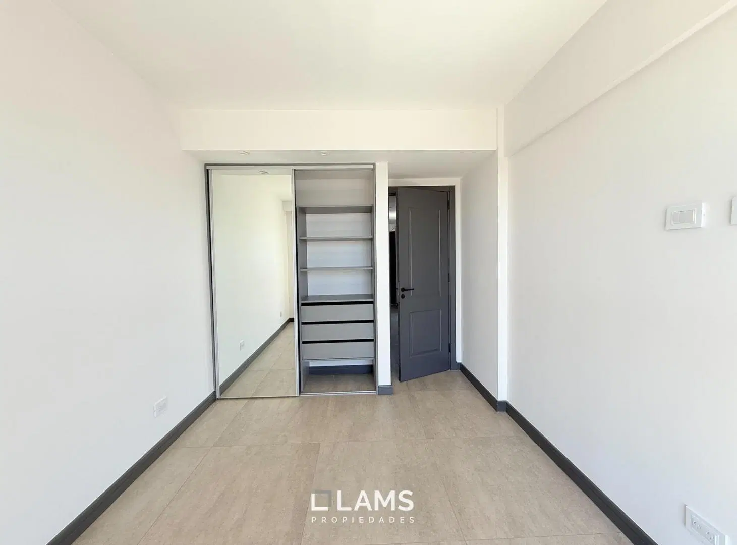 Alquiler 12 meses - Departamento 2 ambientes - Zona San Jose 2