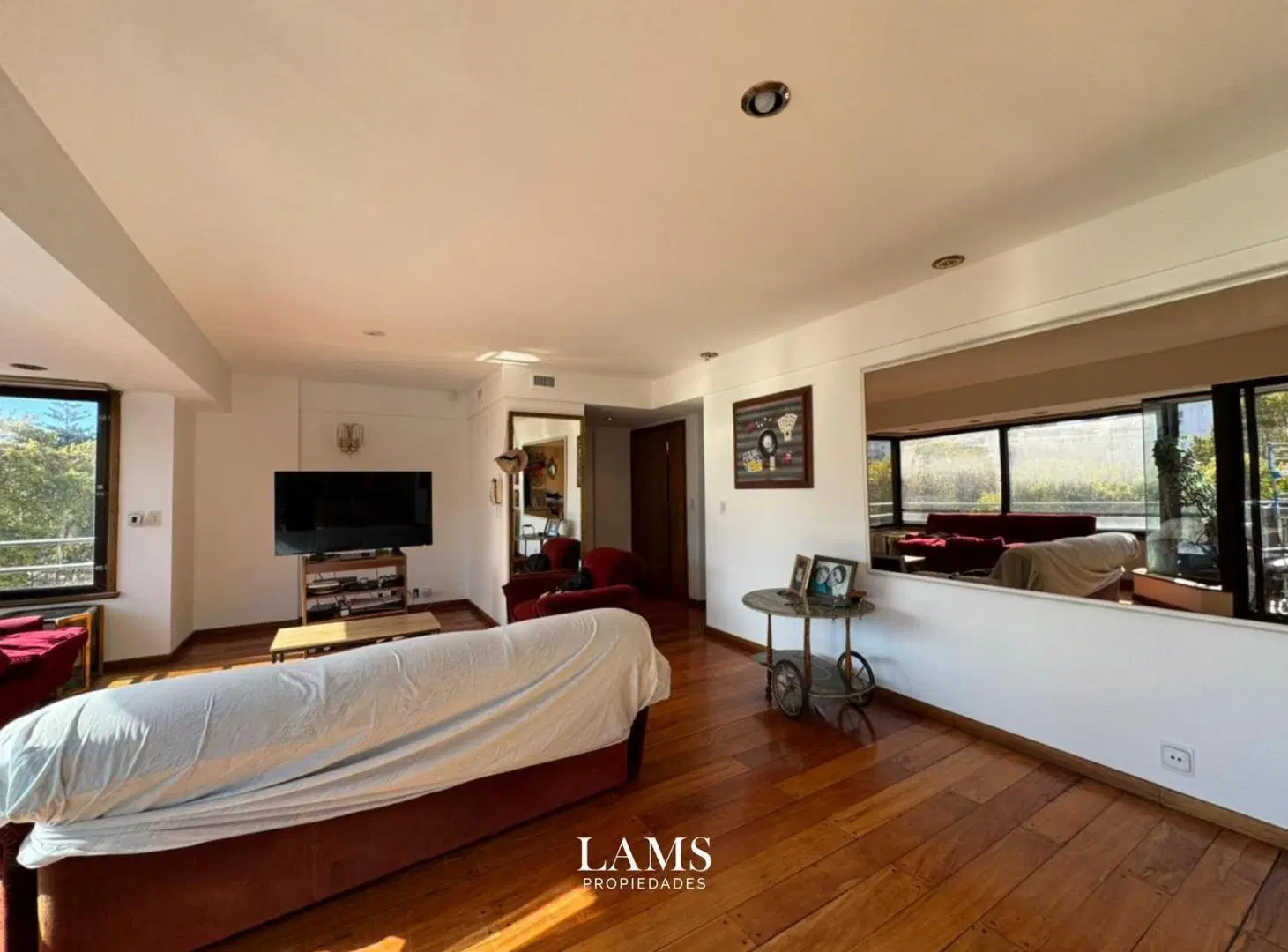 Venta - Importante piso 5 ambientes con cochera - Zona Centro 5
