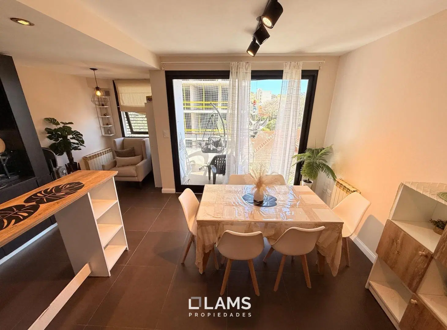 Venta - Departamento 3 ambientes con cochera - Zona Guemes 4