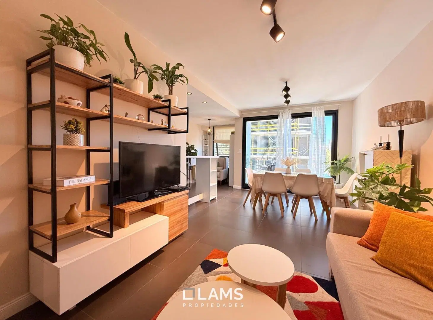 Venta - Departamento 3 ambientes con cochera - Zona Guemes 5