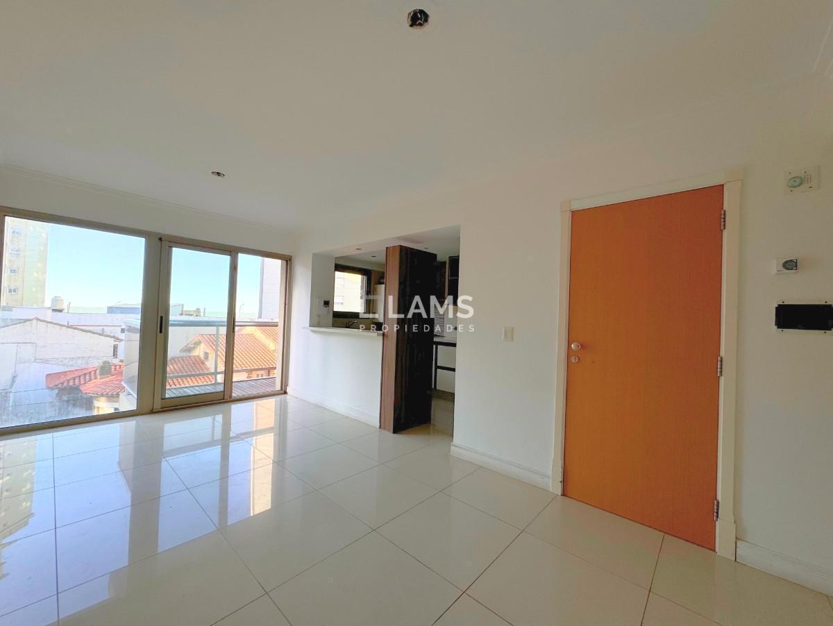 Venta - Departamento 2 ambientes con balcón - Zona La Perla