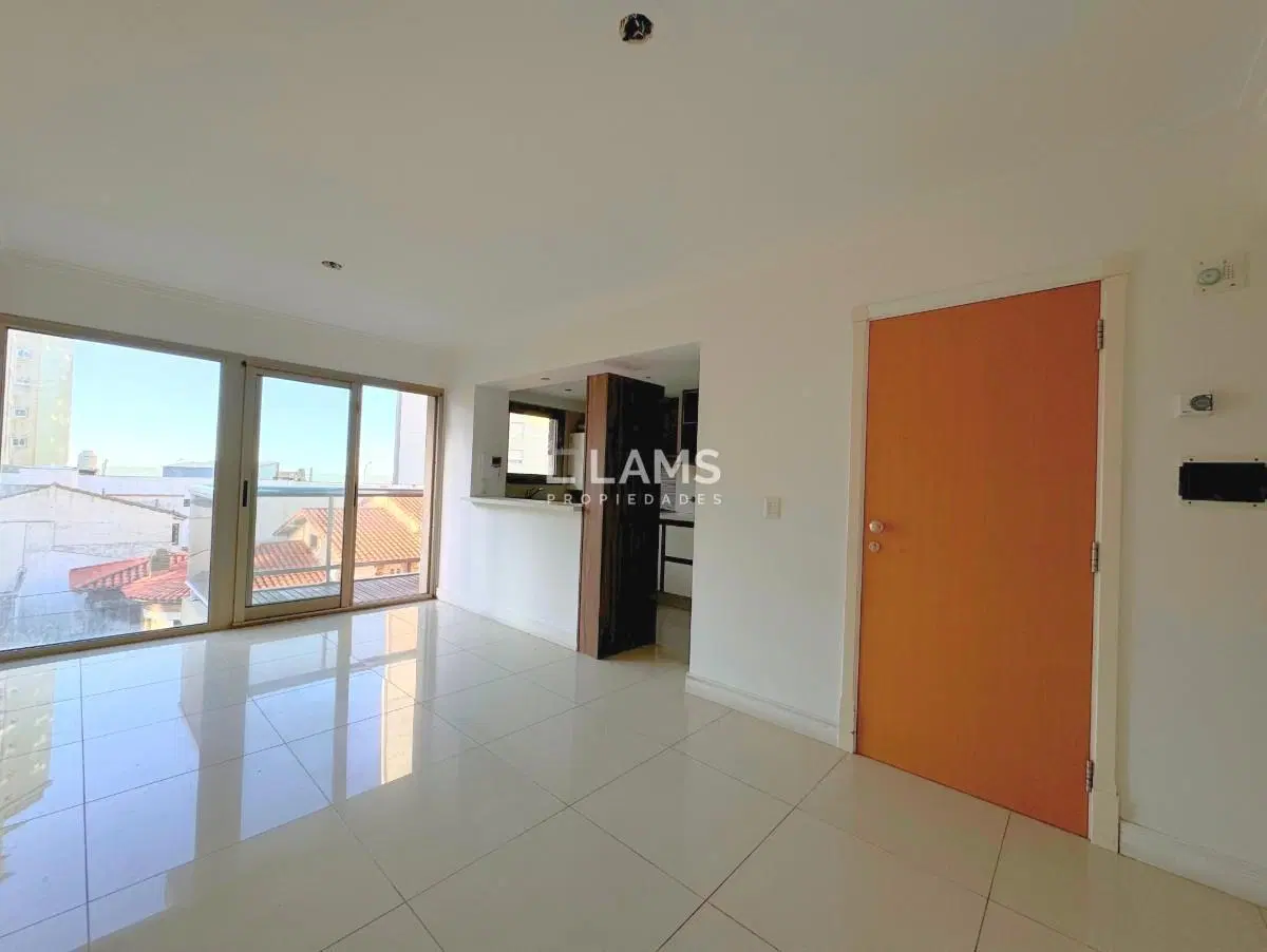 Venta - Departamento 2 ambientes con balcón - Zona La Perla 4