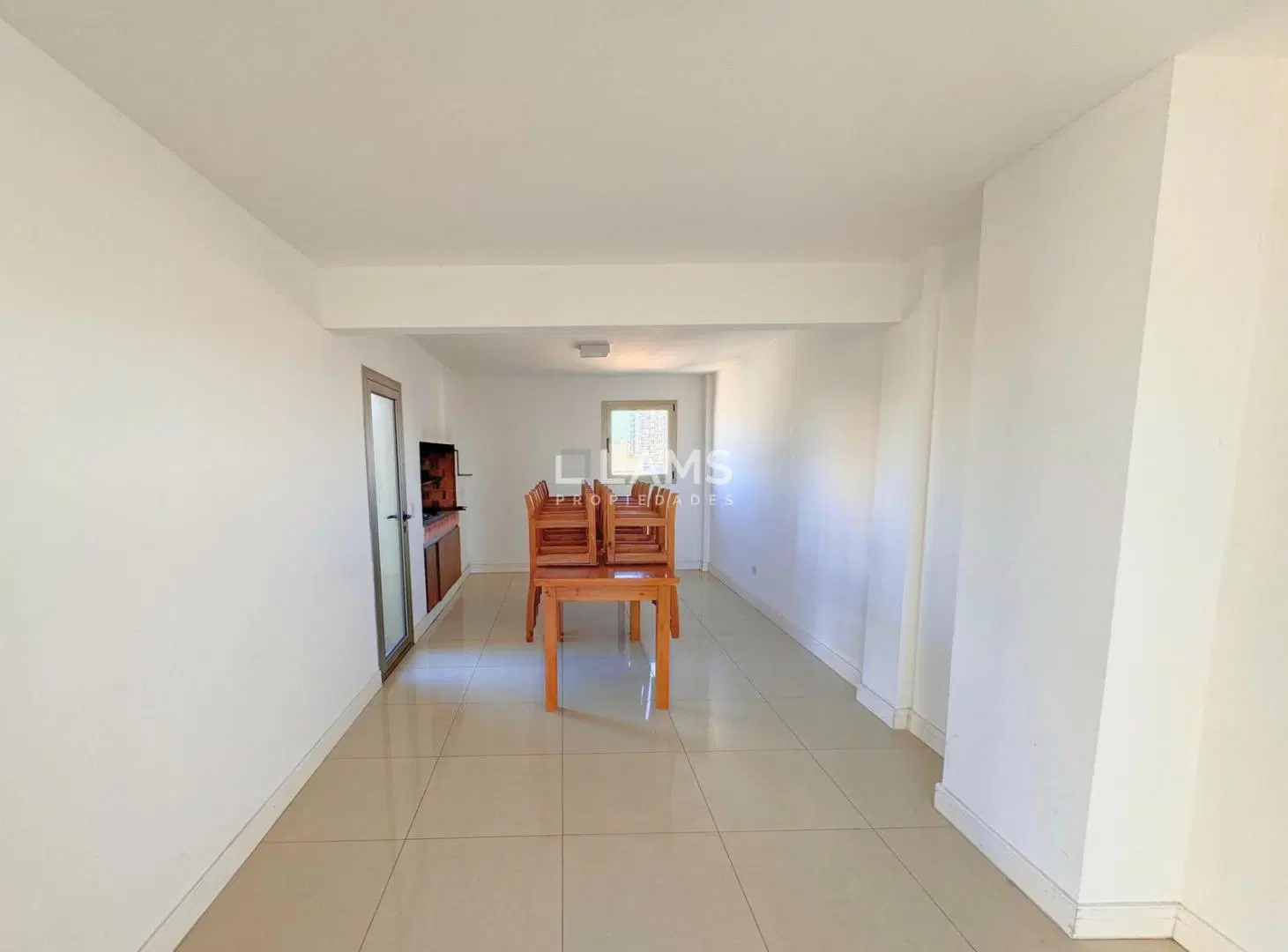 Venta - Departamento 2 ambientes con balcón - Zona La Perla 2